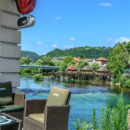 度假居 House On Piles, River 'apartman Una' 波斯尼亚克鲁帕